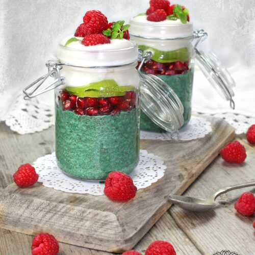 GREEN CHIA PARFAIT - Chia Pudding with Green Spirulina & Fruit